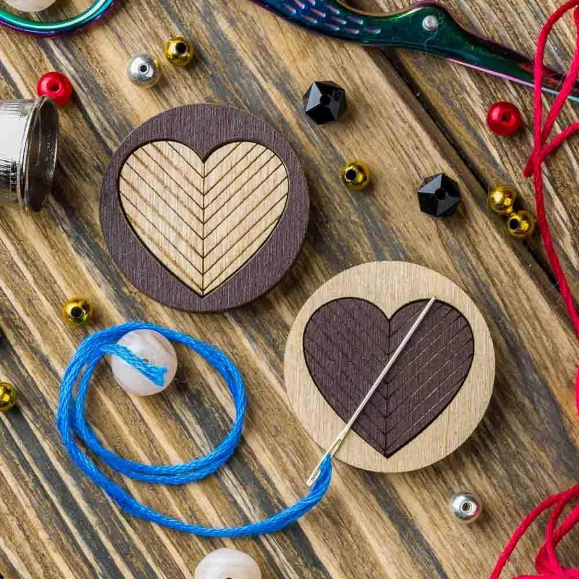 Wonderland Crafts Heart Double-Sided Magnetic Needle Holder